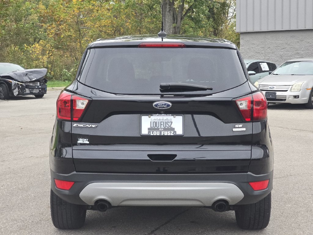 Used 2019 Ford Escape SE FWD image 14
