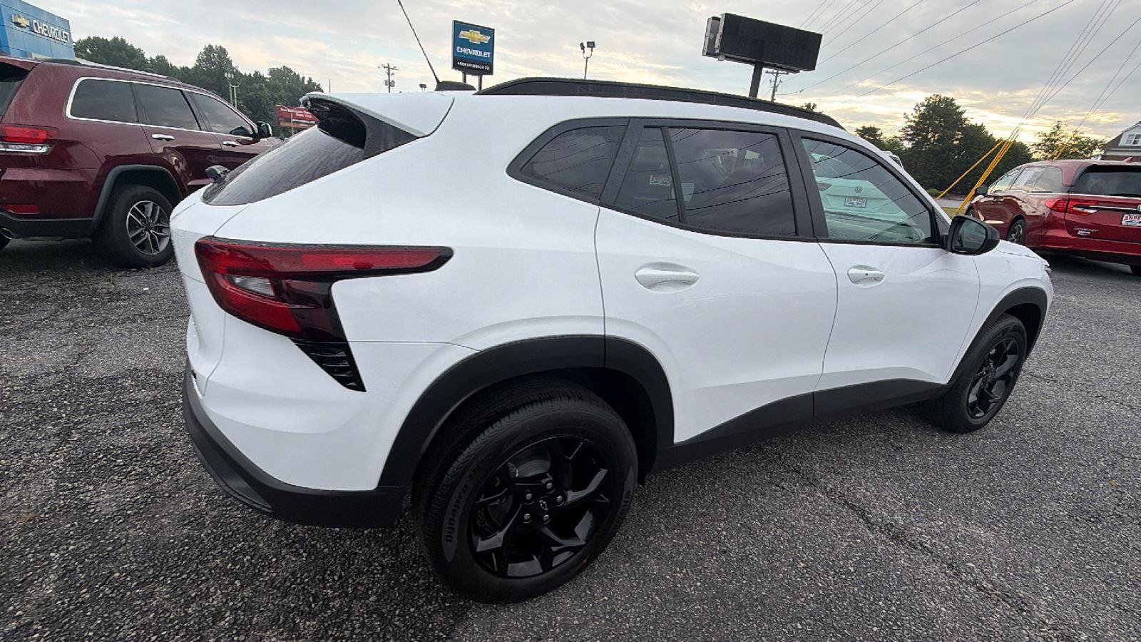 New 2026 Chevrolet Trax LT w/ Driver Confidence Package FWD image 8