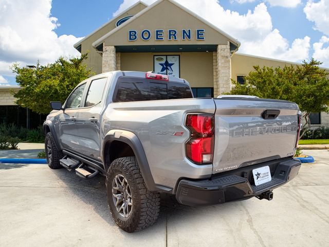 Used 2026 Chevrolet Colorado ZR2 w/ Technology Package AWD/4WD image 3