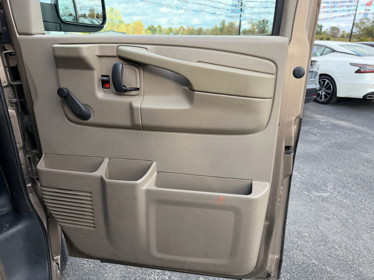 Used 2004 Chevrolet Express 2500 Passenger image 18