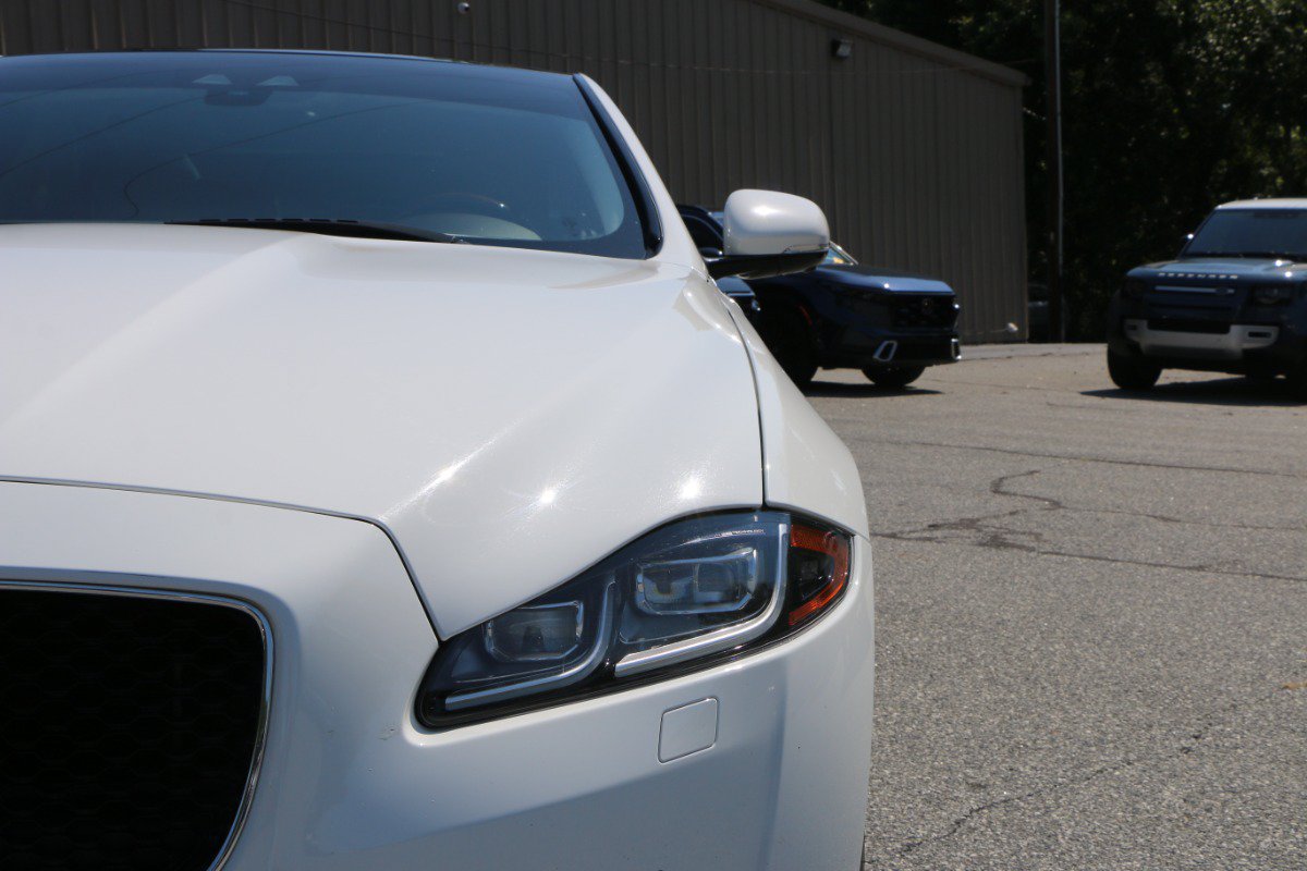 Used 2018 Jaguar XJ Supercharged RWD image 13