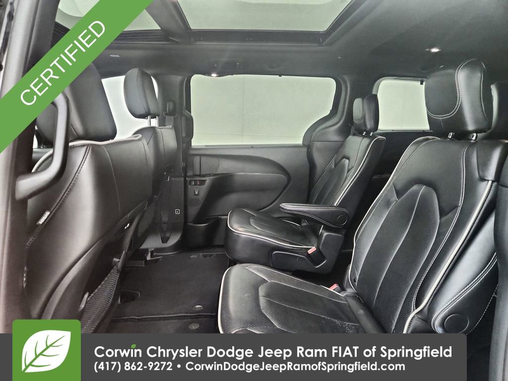 Certified 2025 Chrysler Pacifica Limited image 32