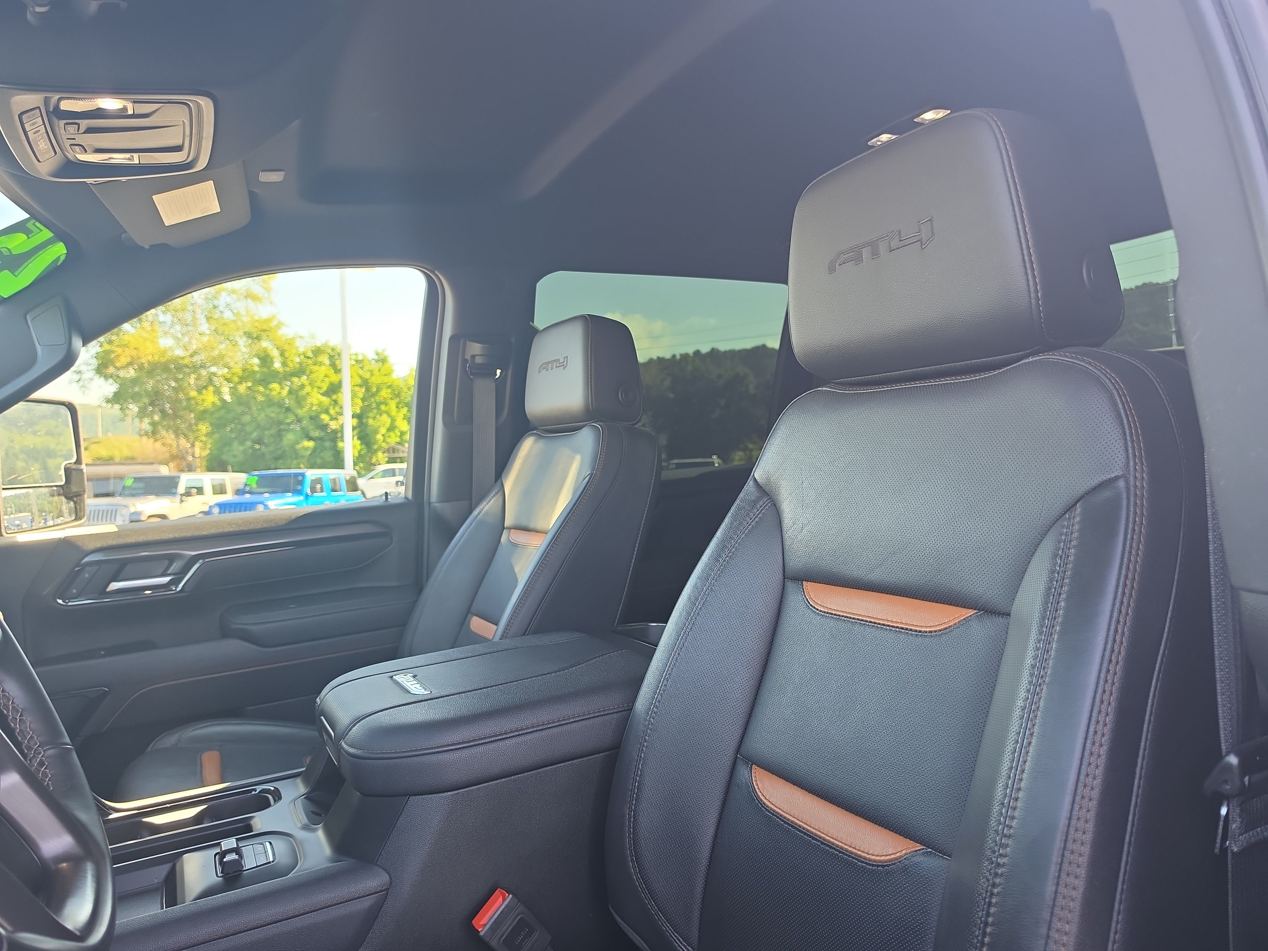 Used 2025 GMC Sierra 2500 AT4 AWD/4WD image 13