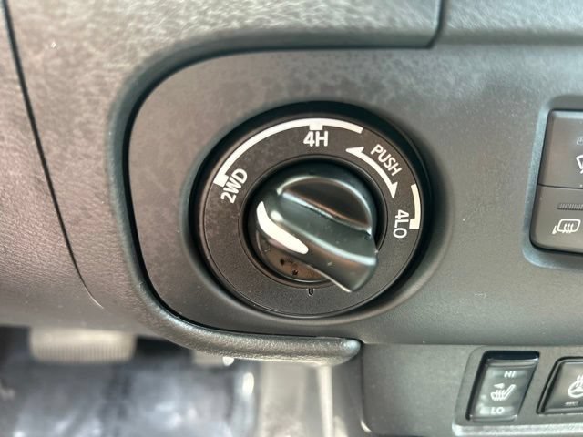 Used 2025 Nissan Frontier SV w/ SV Convenience Package AWD/4WD image 23