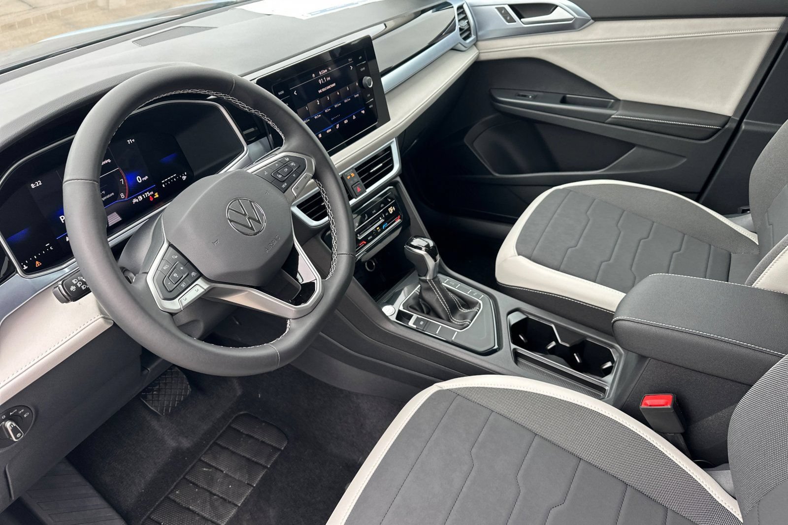 New 2026 Volkswagen Taos SE FWD image 10