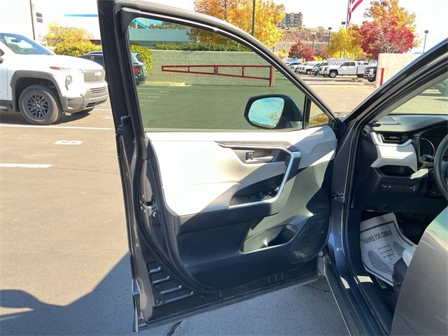 Used 2019 Toyota RAV4 XLE image 16