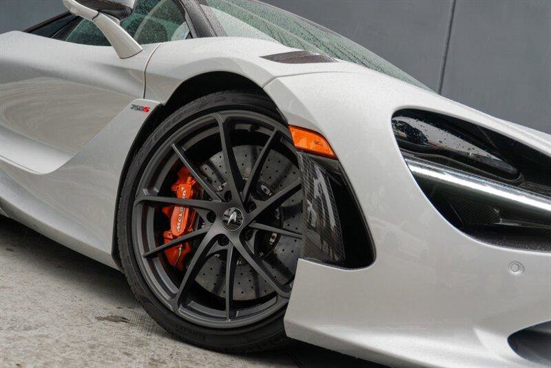 Used 2024 McLaren 750S Spider image 34