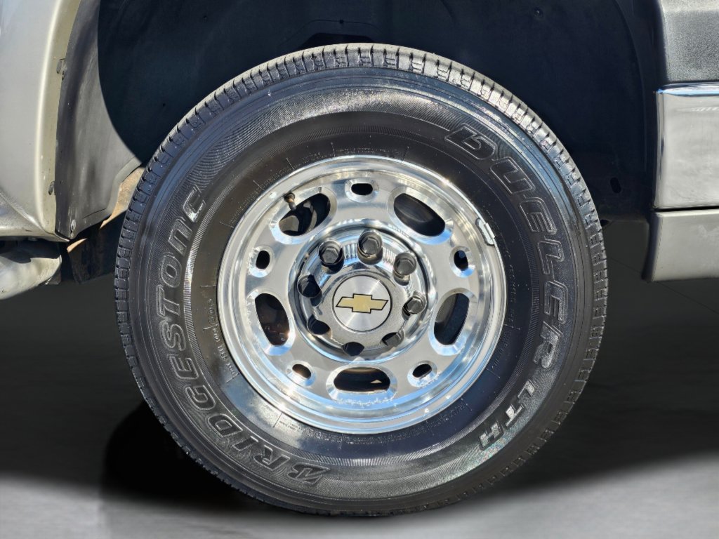 Used 2005 Chevrolet Silverado 2500 LS image 23