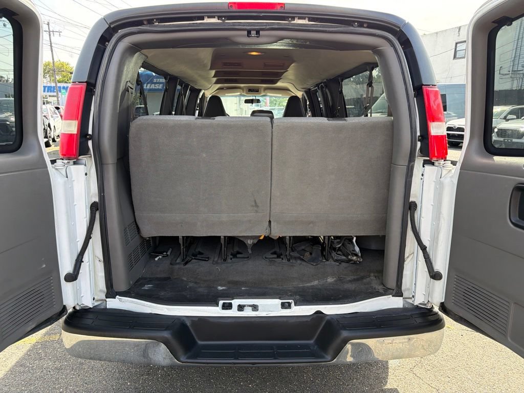 Used 2018 Chevrolet Express 3500 LT w/ LT Preferred Equipment Group RWD image 24