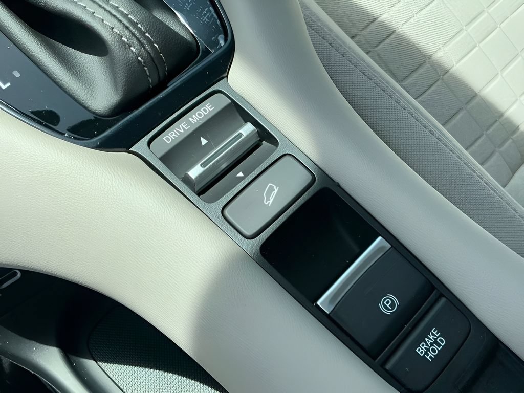 Certified 2026 Honda HR-V LX image 33