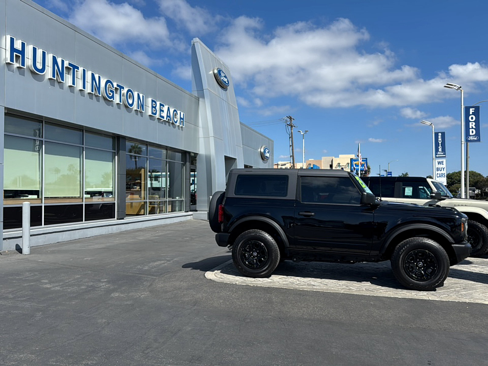 Used 2025 Ford Bronco 2-Door AWD/4WD image 3