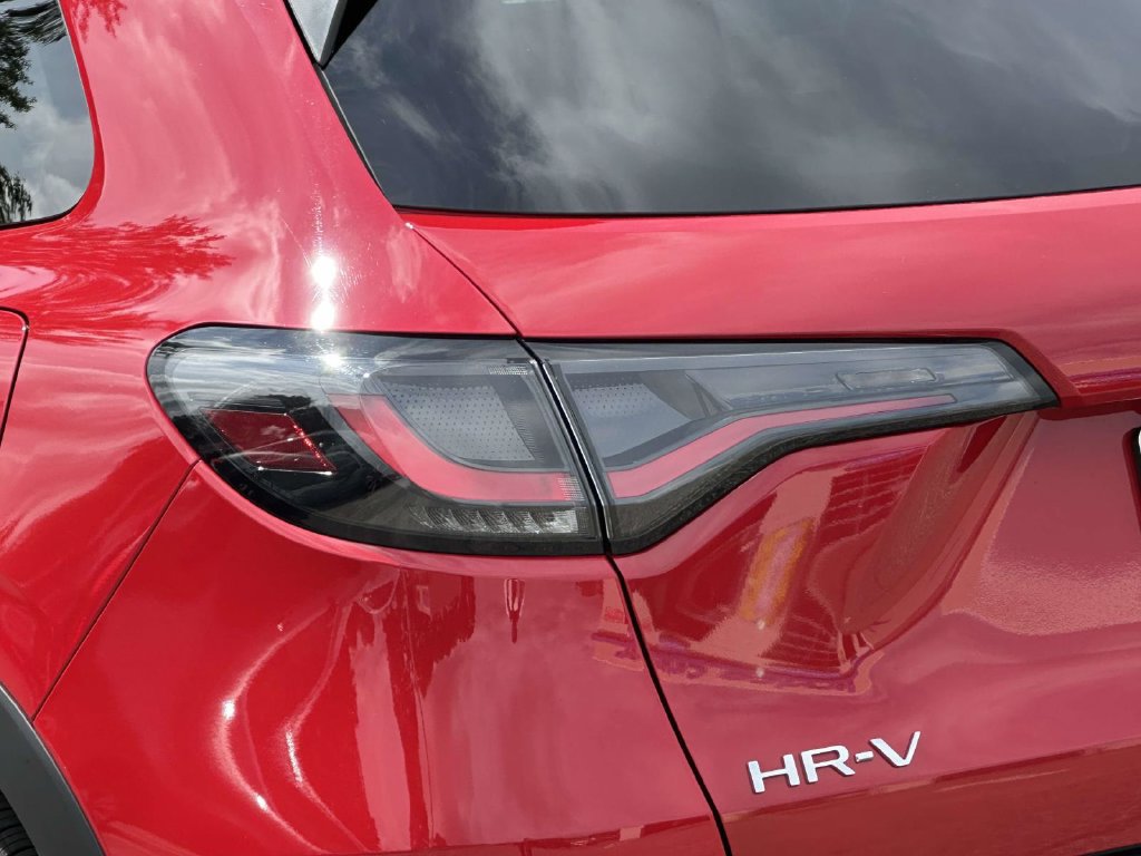Certified 2025 Honda HR-V Sport image 8