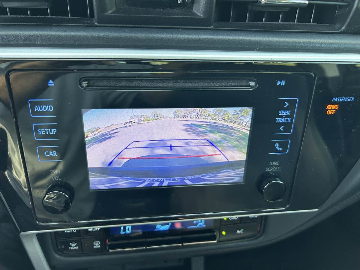 Used 2018 Toyota Corolla LE FWD image 33