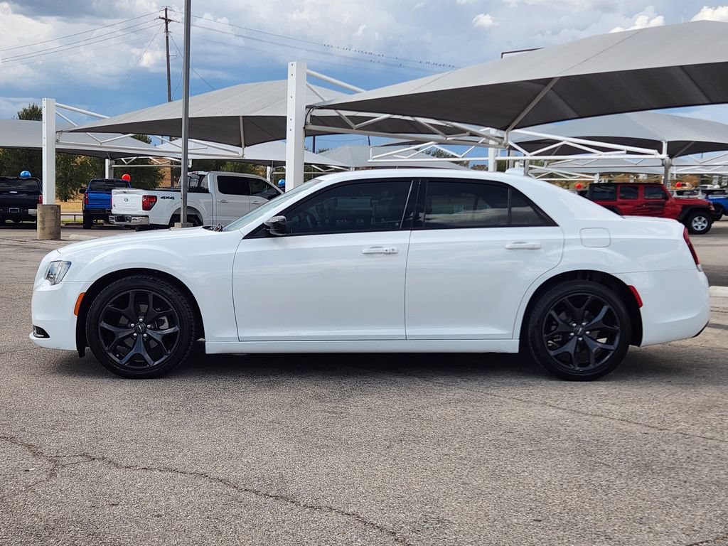 Used 2023 Chrysler 300 Touring w/ Sport Appearance Package RWD image 4