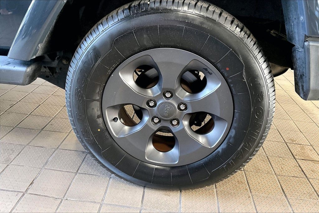 Used 2017 Jeep Wrangler Sport AWD/4WD image 28