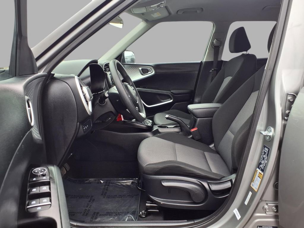 Used 2025 Kia Soul LX w/ LX Technology Package image 20