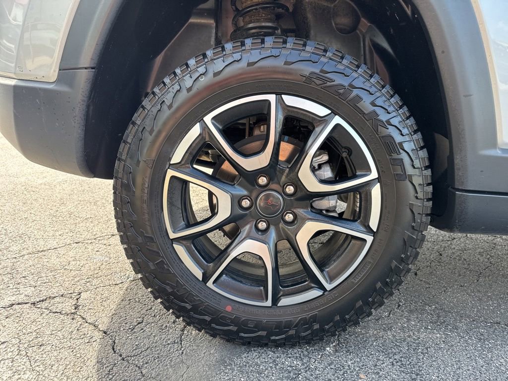 Used 2025 Jeep Compass Trailhawk AWD/4WD image 27