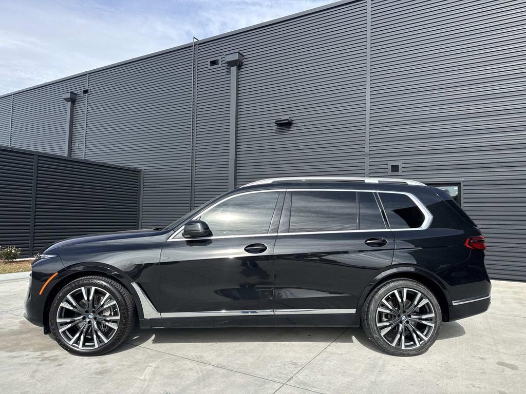 Used 2023 BMW X7 xDrive40i w/ Parking Assistance Package image 2