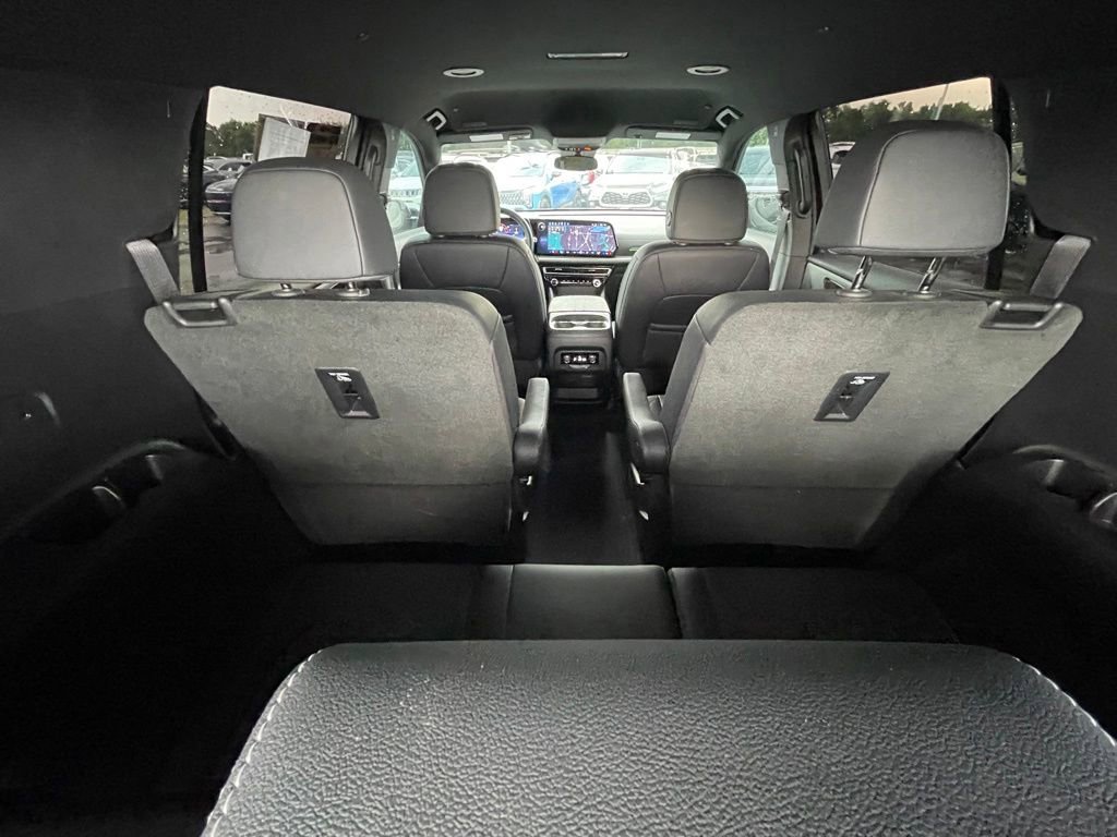 Used 2025 Chevrolet Traverse LT w/ Driver Confidence Package FWD image 27