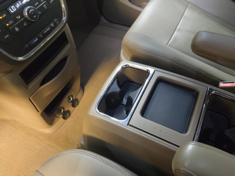 Used 2015 Chrysler Town & Country Touring w/ Driver Convenience Group FWD image 26