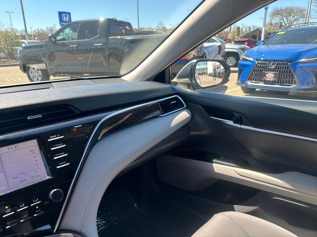 Used 2018 Toyota Camry LE FWD image 27