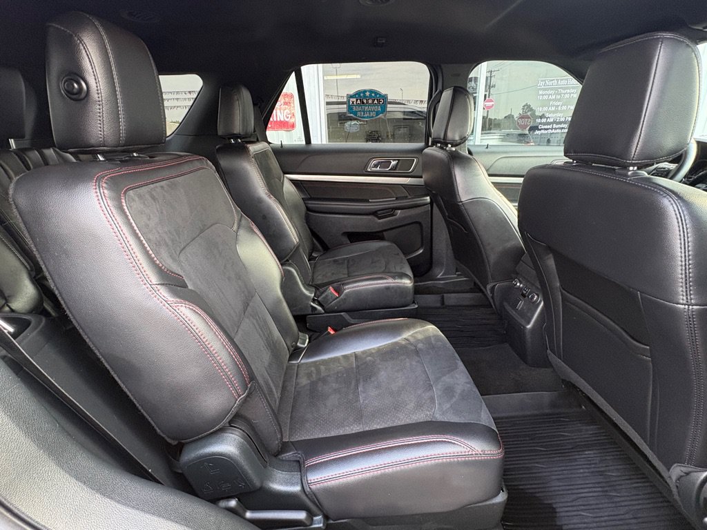 Used 2019 Ford Explorer XLT w/ Equipment Group 202A AWD/4WD image 18
