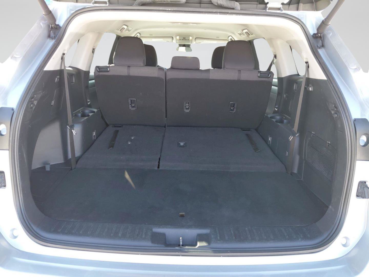 Used 2024 Toyota Highlander LE AWD/4WD image 27