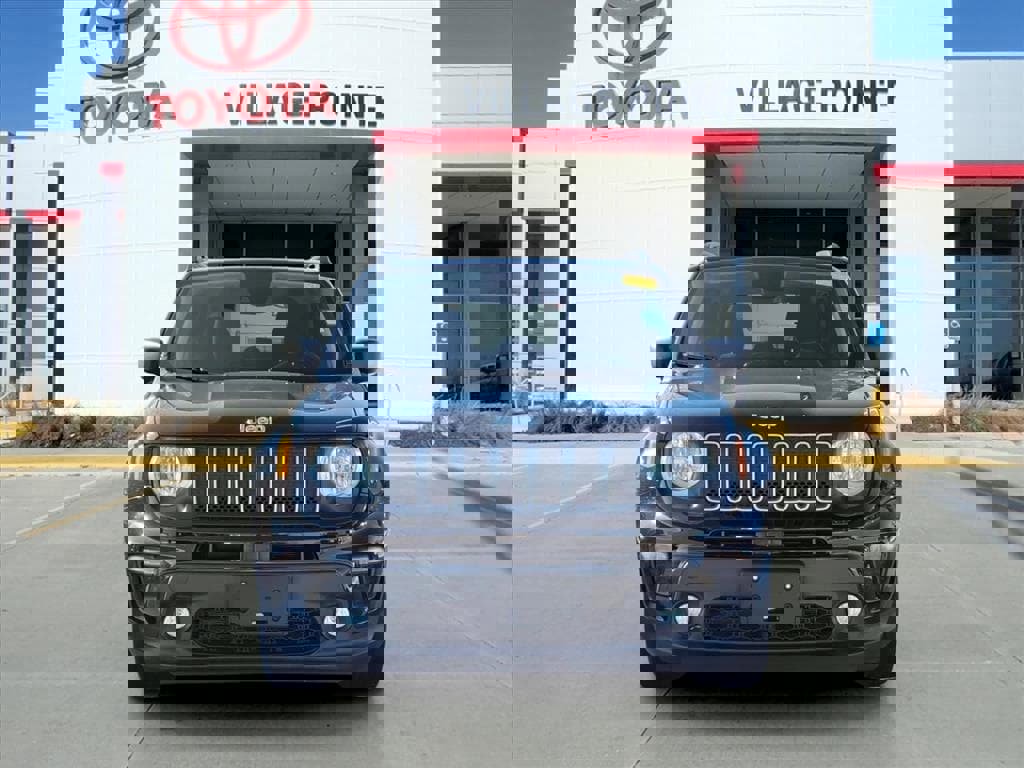 Used 2022 Jeep Renegade Latitude w/ Convenience Group image 2