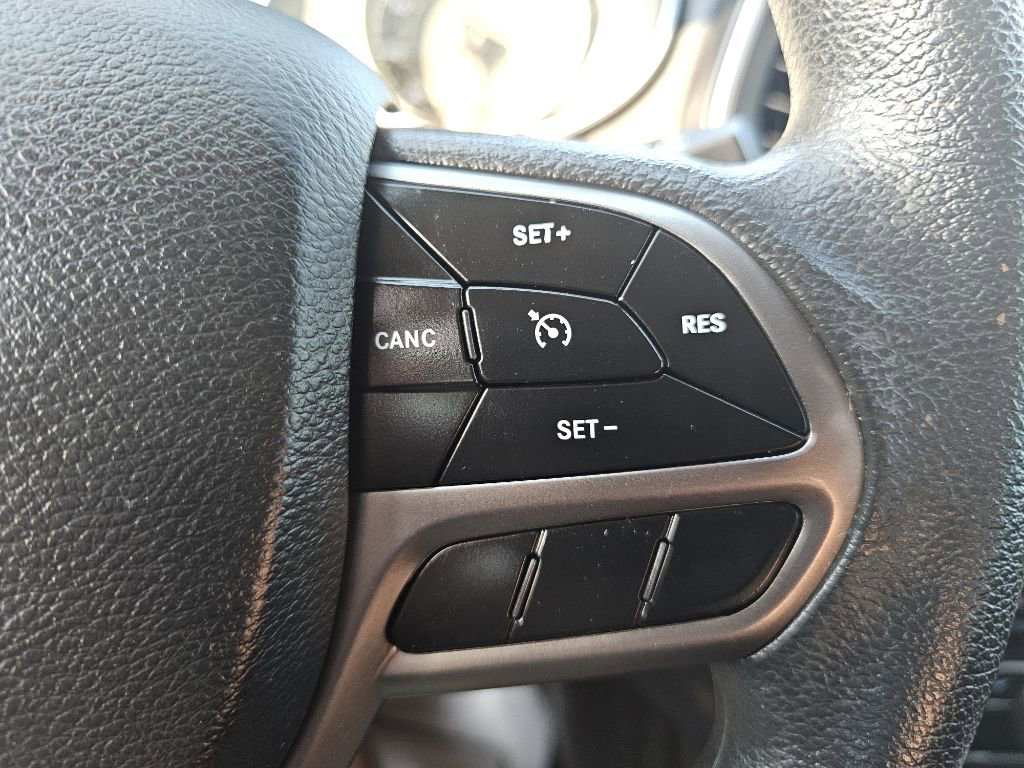 Used 2019 Jeep Cherokee Latitude w/ Popular Appearance Group image 28