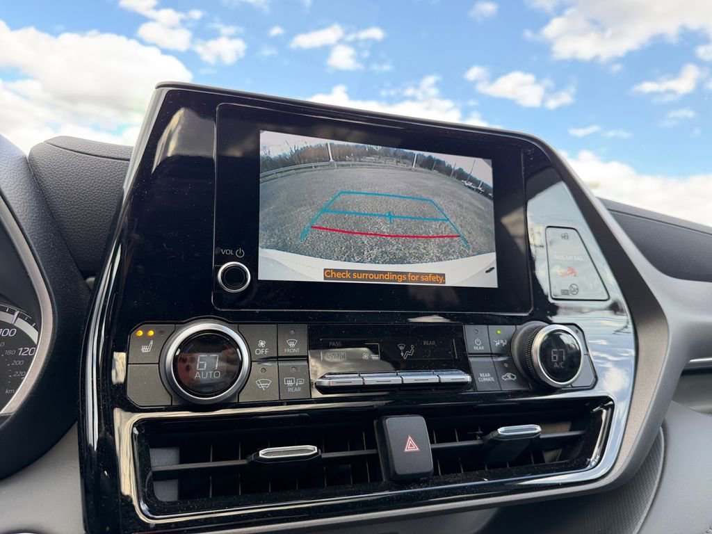 Used 2023 Toyota Highlander XLE image 18