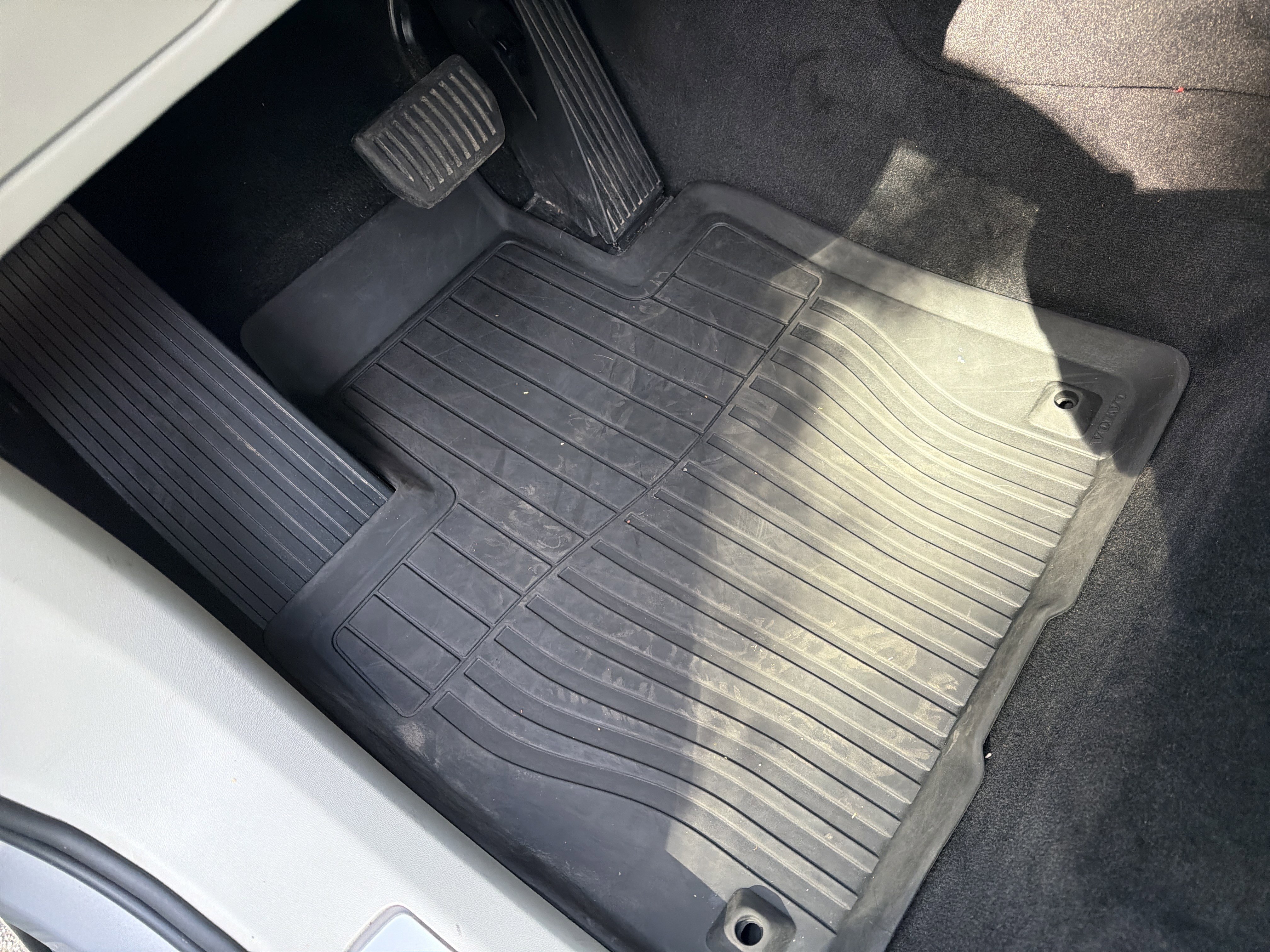 Certified 2024 Volvo XC90 T8 Ultimate w/ Protection Package Premier image 17