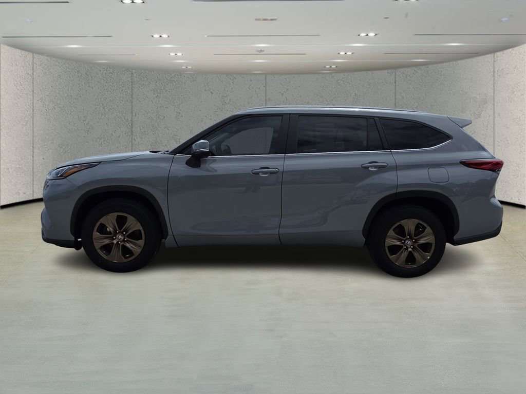 Used 2023 Toyota Highlander Bronze Edition image 6