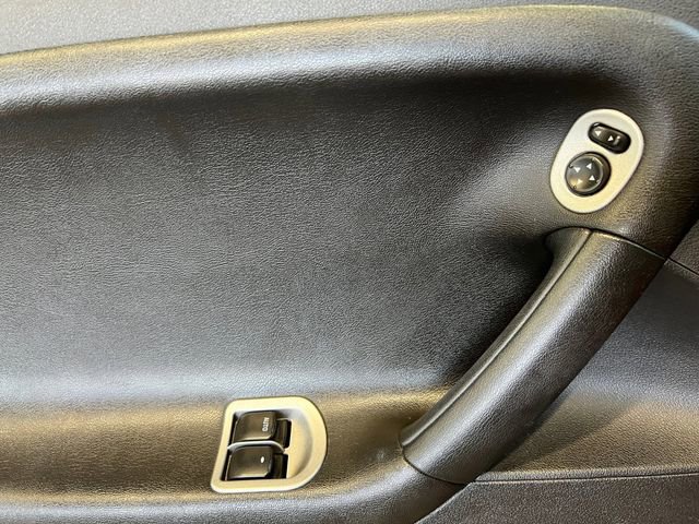 Used 2007 Pontiac Solstice Convertible w/ Premium Package RWD image 13