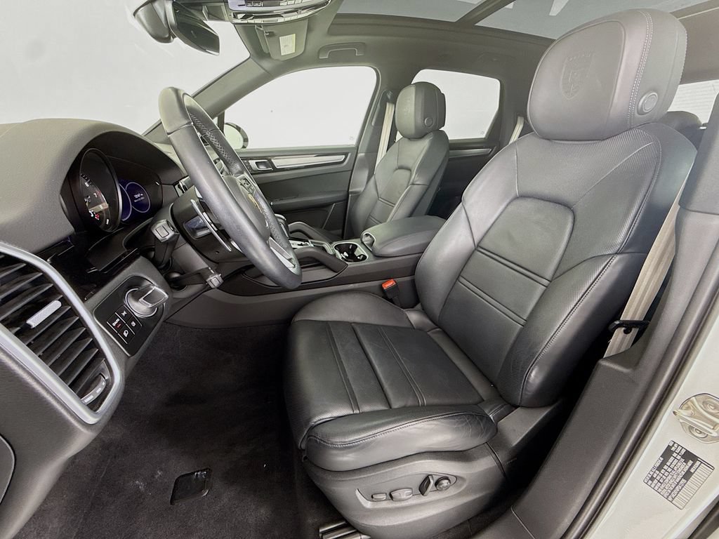 Certified 2023 Porsche Cayenne Platinum Edition AWD/4WD image 5