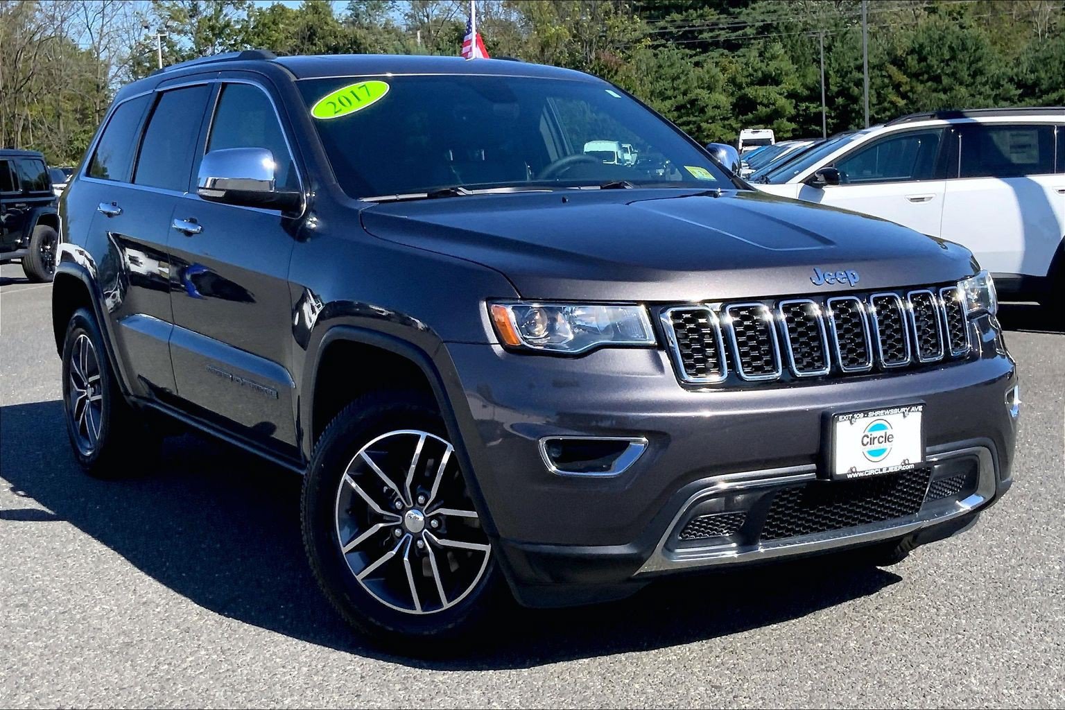 Used 2017 Jeep Grand Cherokee Limited w/ Trailer Tow Group IV AWD/4WD image 2