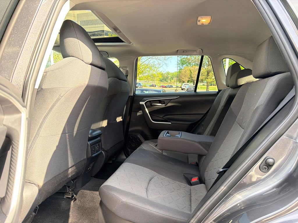 Used 2020 Toyota RAV4 XLE w/ Convenience Package image 19