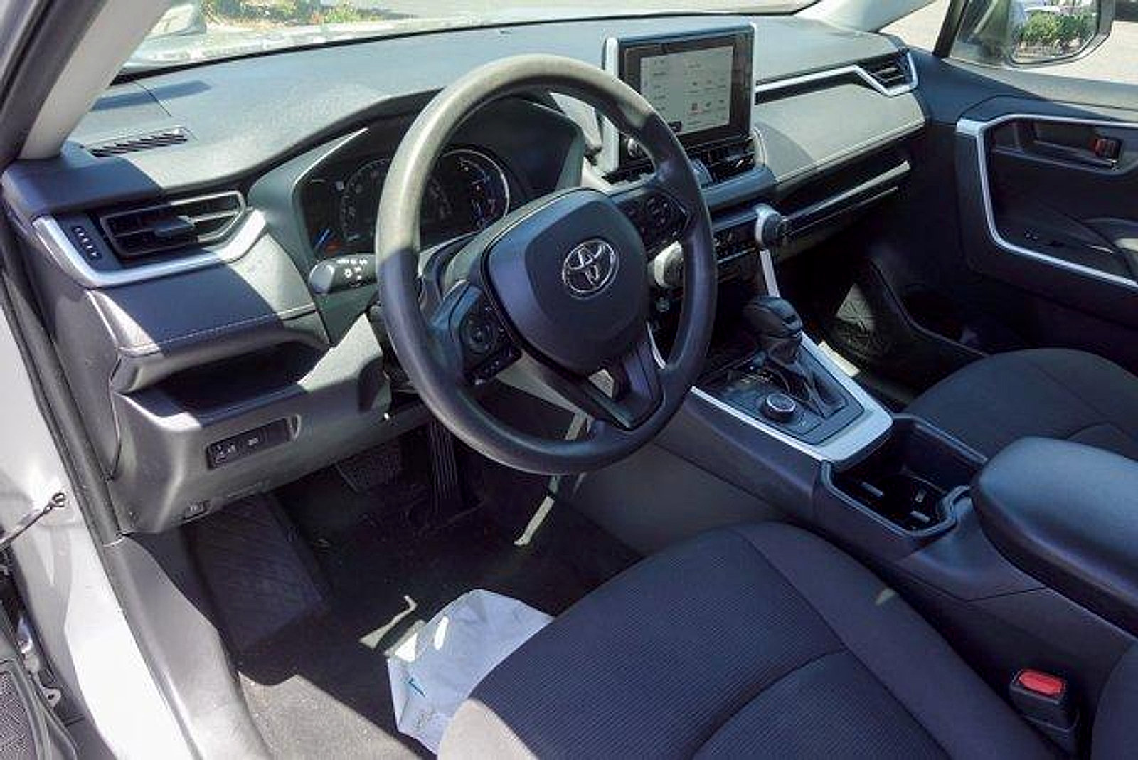 Used 2023 Toyota RAV4 LE AWD/4WD image 10