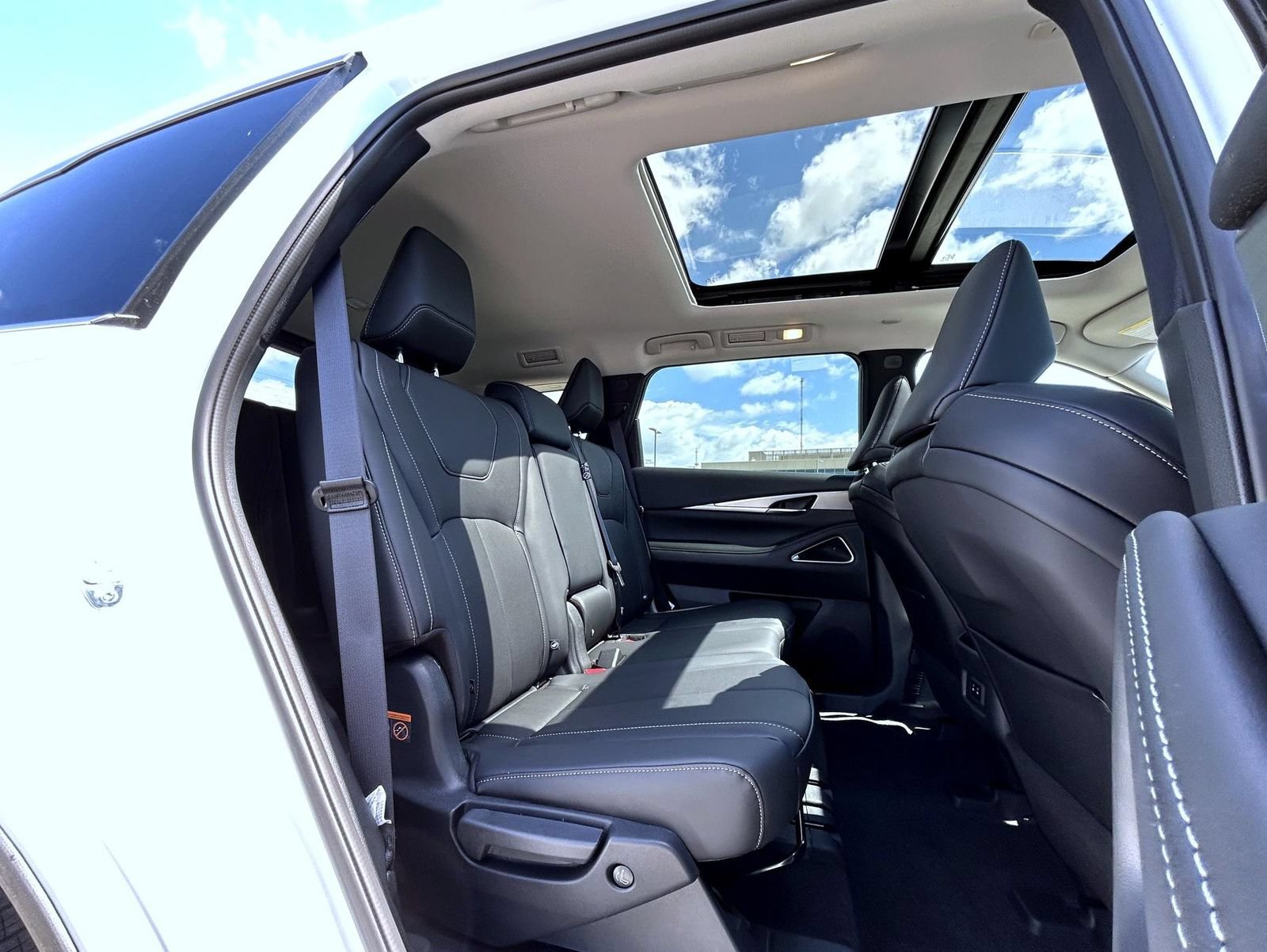 New 2027 INFINITI QX60 Luxe w/ Cargo Package AWD/4WD image 18