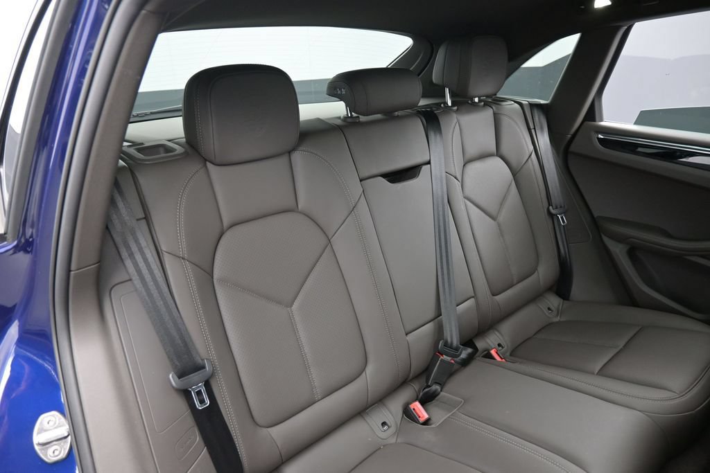 Certified 2026 Porsche Macan AWD/4WD image 26