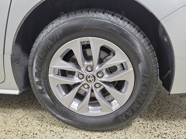 Used 2024 Toyota Sienna XLE FWD image 8