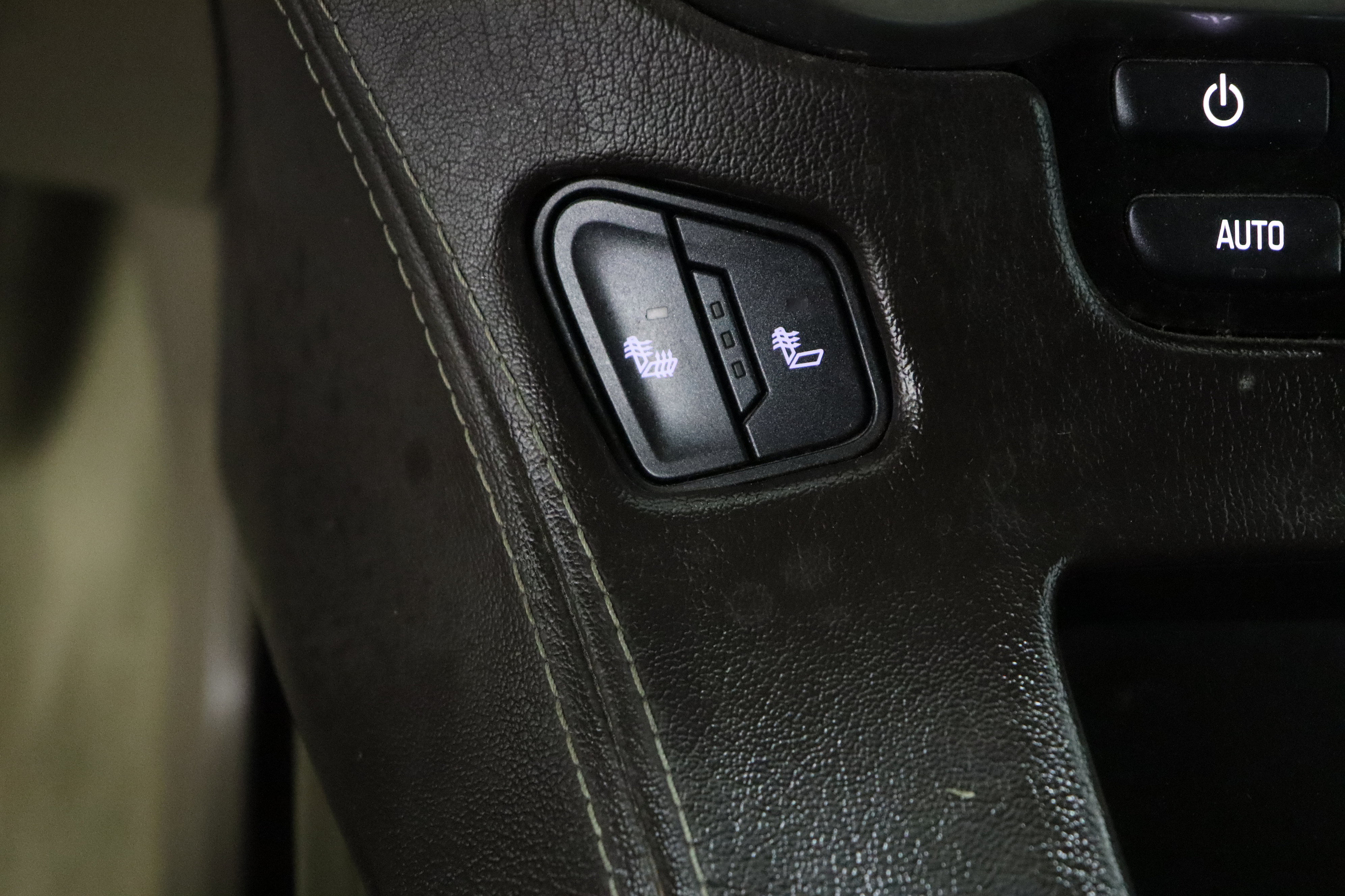 Used 2015 Chevrolet Suburban LT RWD image 20
