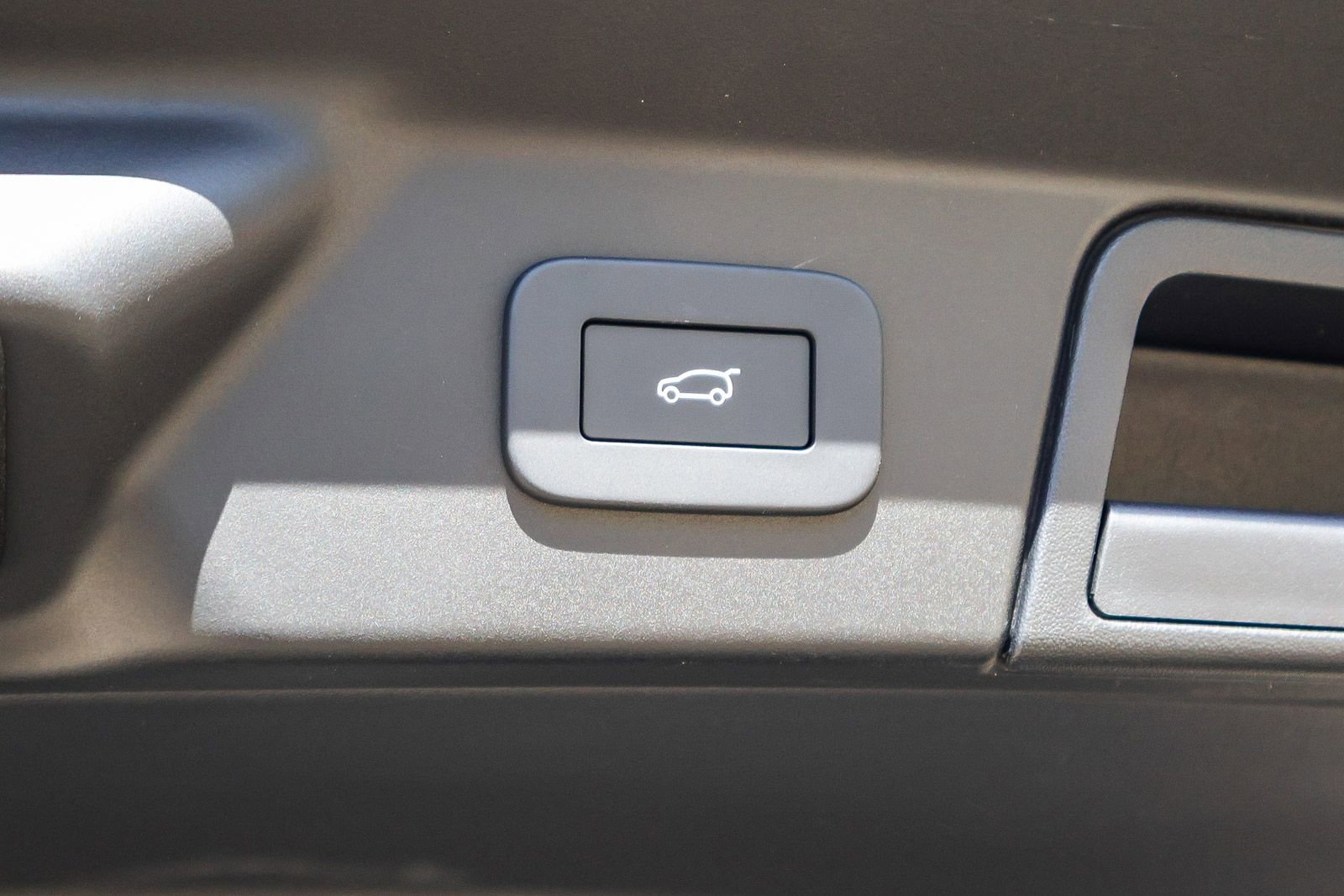 New 2026 Land Rover Range Rover Velar Dynamic SE image 28