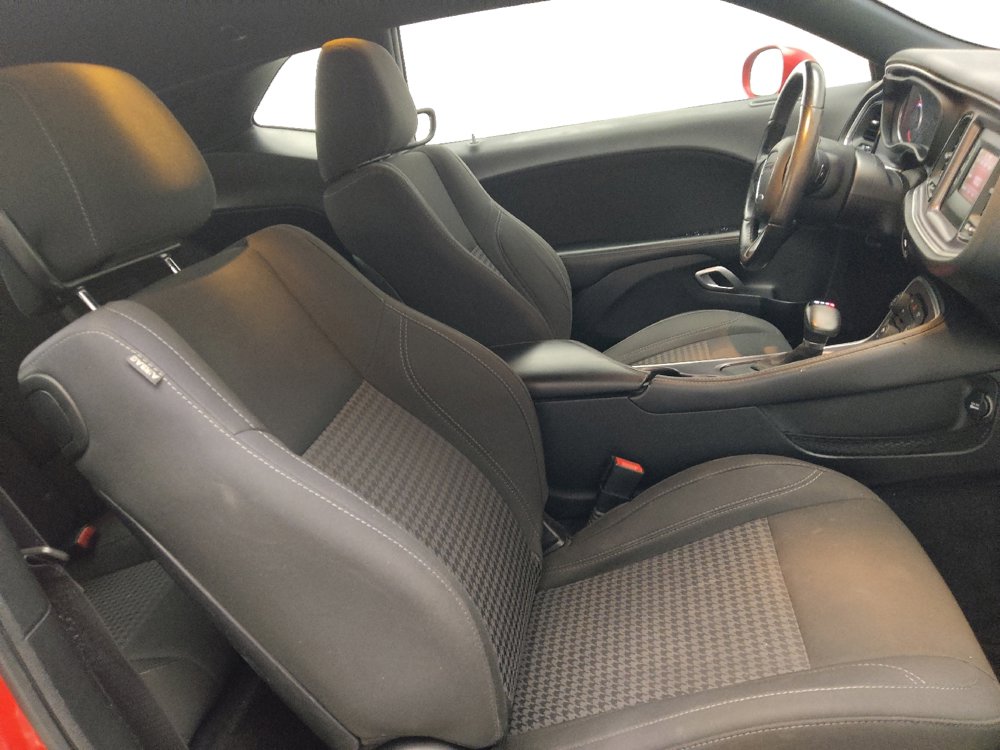 Used 2017 Dodge Challenger SXT image 21