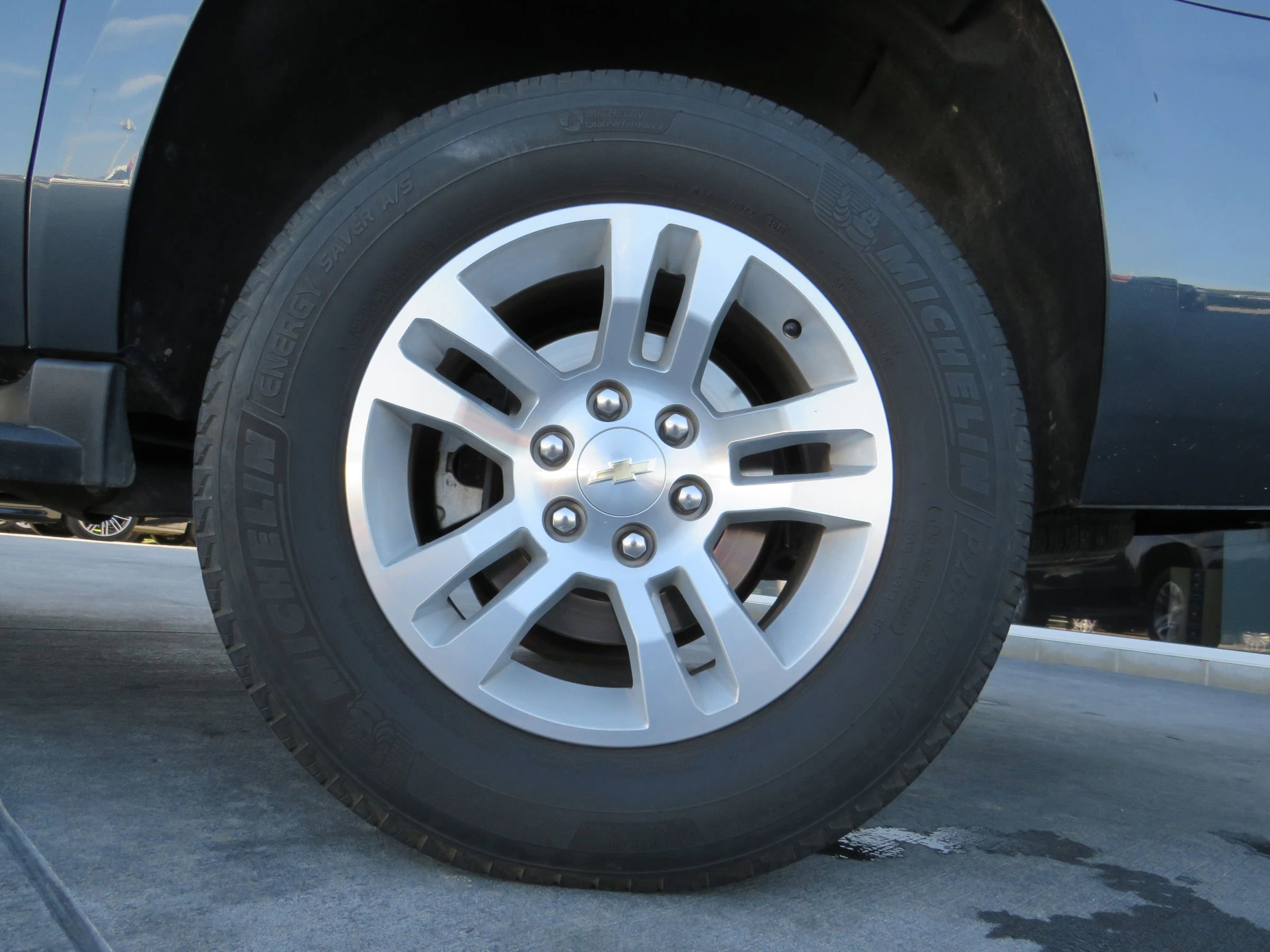 Used 2020 Chevrolet Suburban LT AWD/4WD image 53
