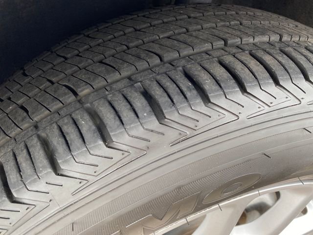 Used 2024 Chrysler Pacifica Touring-L FWD image 21