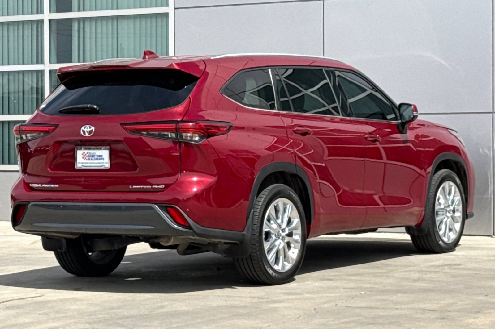 Used 2020 Toyota Highlander Limited AWD/4WD image 4