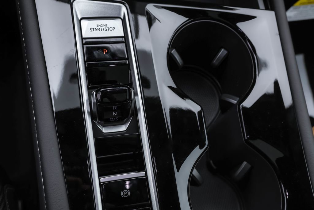 Used 2025 Volkswagen Atlas Cross Sport SE image 25