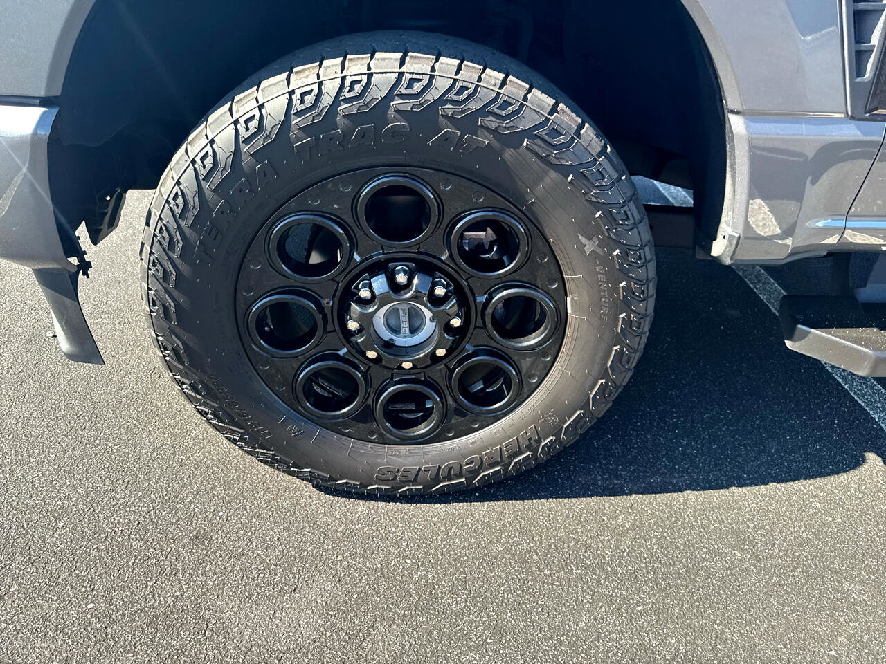 Used 2023 Ford F250 Lariat w/ Black Appearance Package image 24