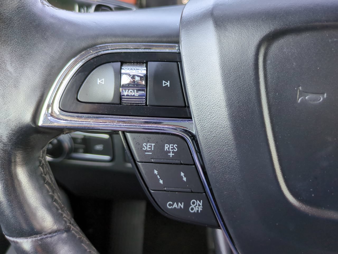 Used 2021 Lincoln Navigator Reserve w/ Luxury Package RWD image 25