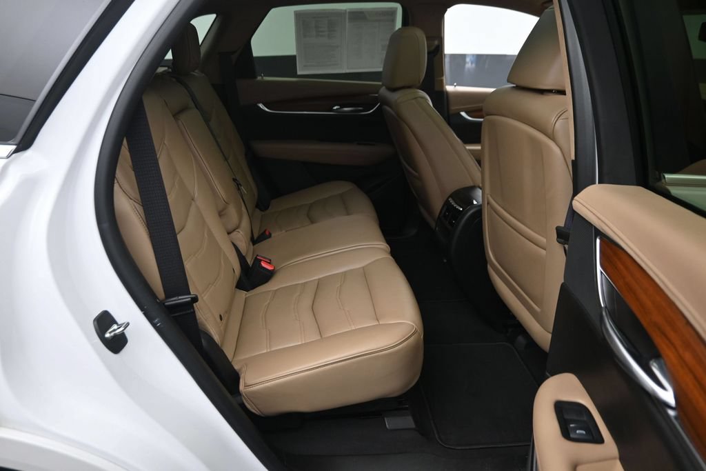 Used 2017 Cadillac XT5 Platinum w/ Driver Assist Package AWD/4WD image 10